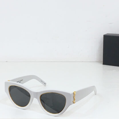Yves Saint Laurent fashion sunglasses - Image 3
