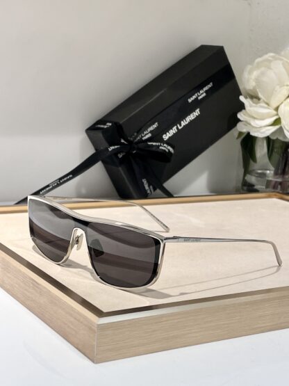 Yves Saint Laurent fashion sunglasses - Image 3