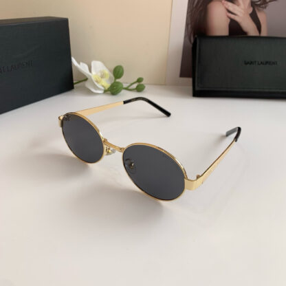 Yves Saint Laurent fashion sunglasses - Image 3