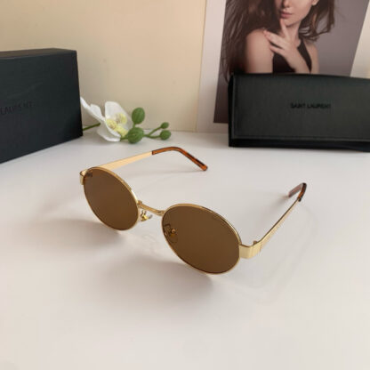 Yves Saint Laurent fashion sunglasses - Image 3