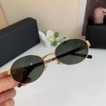 Yves Saint Laurent fashion sunglasses - Image 3
