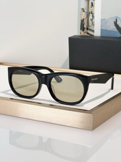 Yves Saint Laurent fashion sunglasses - Image 3