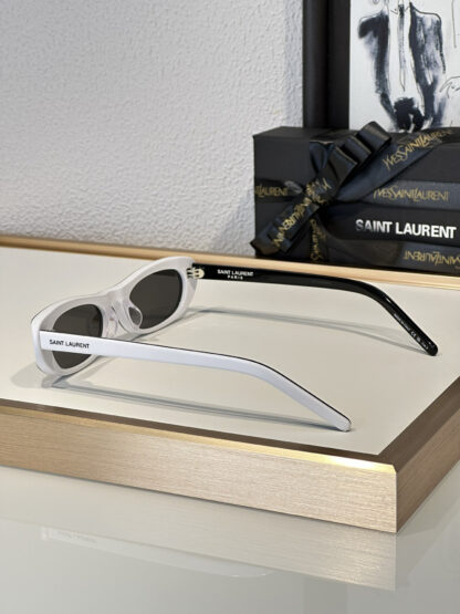 Yves Saint Laurent fashion sunglasses - Image 3