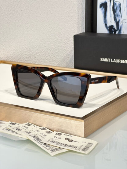 Yves Saint Laurent fashion sunglasses - Image 3