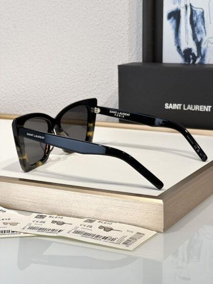 Yves Saint Laurent fashion sunglasses - Image 3