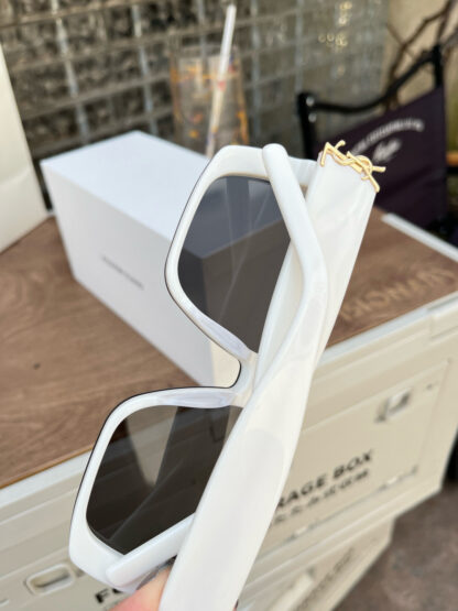 Yves Saint Laurent fashion sunglasses - Image 3