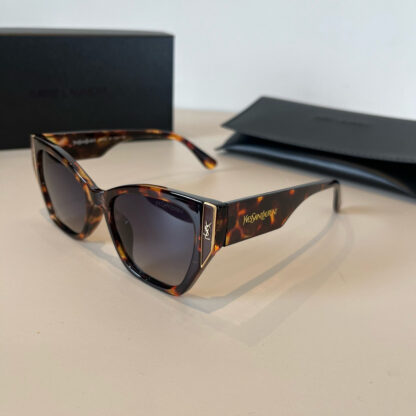 Yves Saint Laurent fashion sunglasses - Image 4