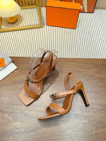 Hermès handmade stiletto brown sandals - Image 3