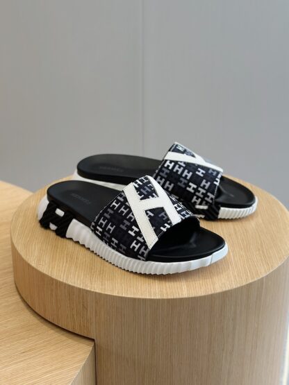 Hermès men's ultra-light and comfortable black and white slippers - Image 3