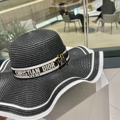 Dior straw hat with large brim and colorblock pattern - Image 4