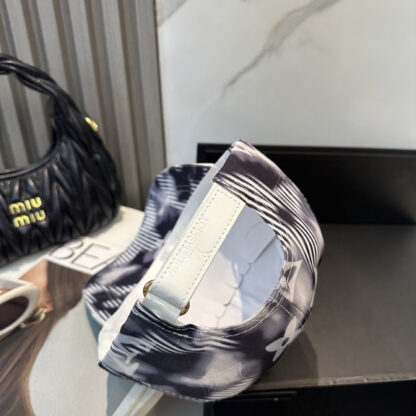 Louis Vuitton versatile fashion baseball cap - Image 3