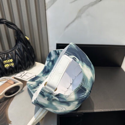 Louis Vuitton versatile fashion baseball cap - Image 3