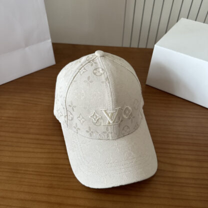 Louis Vuitton lightweight breathable baseball cap for men and women - Image 3