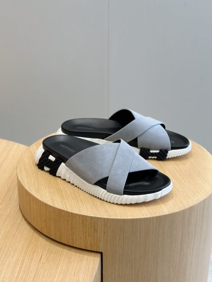Hermès Men's Light Grey Cross Ultra Light Comfort Slippers - Image 3