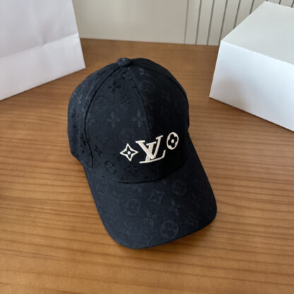 Louis Vuitton lightweight breathable baseball cap for men and women - Image 3