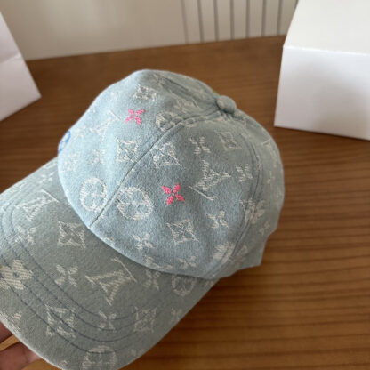 Louis Vuitton lightweight breathable baseball cap for men and women - Image 3