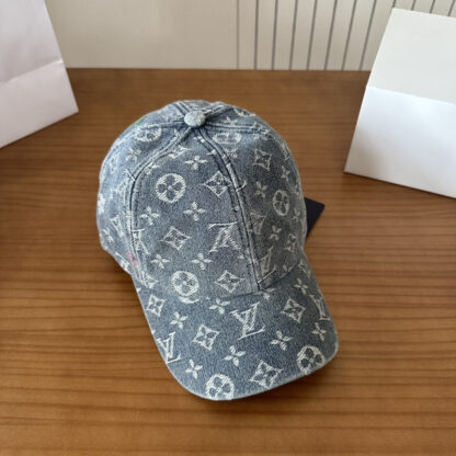 Louis Vuitton lightweight breathable baseball cap for men and women - Image 4