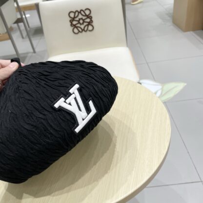 Louis Vuitton Japanese retro simple versatile pleated beret flat cap - Image 3