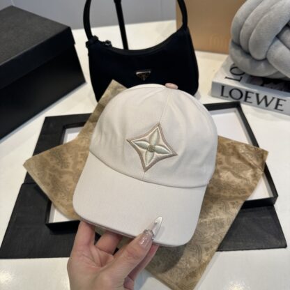 Louis Vuitton jacquard craftsmanship depicts the full-body Monogram pattern baseball cap - Image 3
