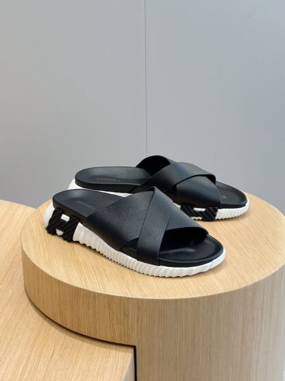 Hermès men's black and white color matching cross ultra-light and comfortable slippers - Image 3