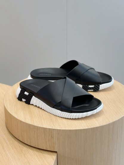 Hermès black and white men's cross ultra-light and comfortable slippers - Image 3