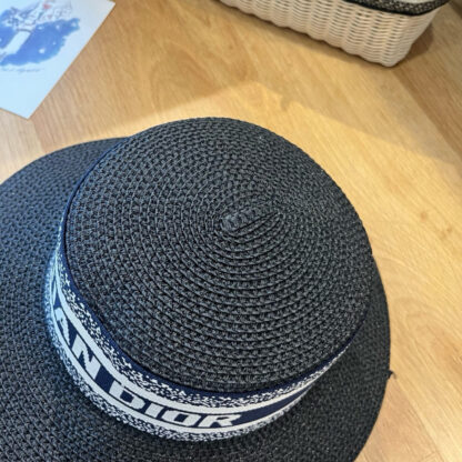 Dior's new stylish flat straw hat - Image 4