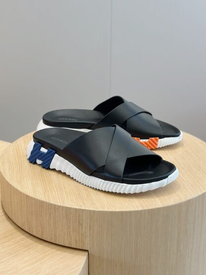 Hermès black and blue color matching men's cross ultra-light and comfortable slippers - Image 3