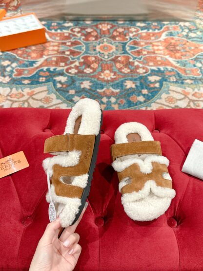 Hermes classic autumn and winter brown versatile fashionable and comfortable wool slippers - Image 3