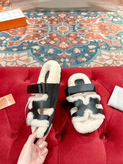 Hermès classic autumn and winter black and white versatile fashionable and comfortable wool slippers - Image 3