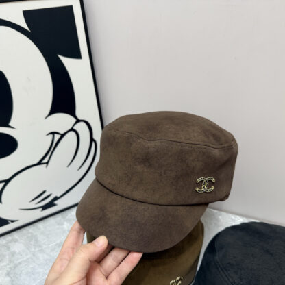 Chanel simple and elegant equestrian hat - Image 3