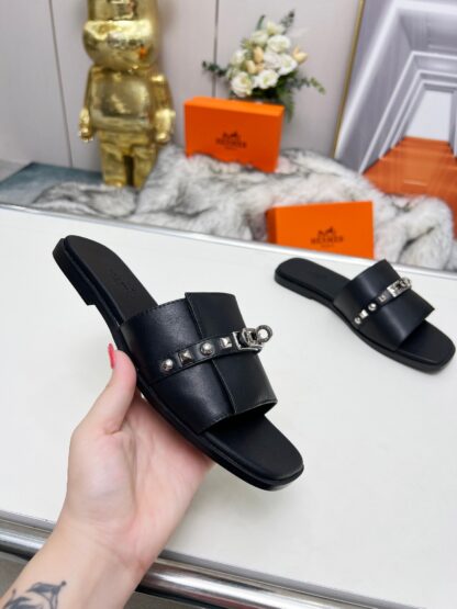 Hermès Spring/Summer new black flat sandals with 1cm heel height - Image 3