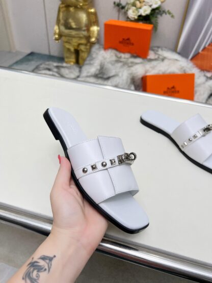 Hermès Spring/Summer new white flat sandals with 1cm heel height - Image 3