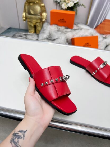 Hermès new spring and summer red flat sandals with a heel height of 1cm - Image 3