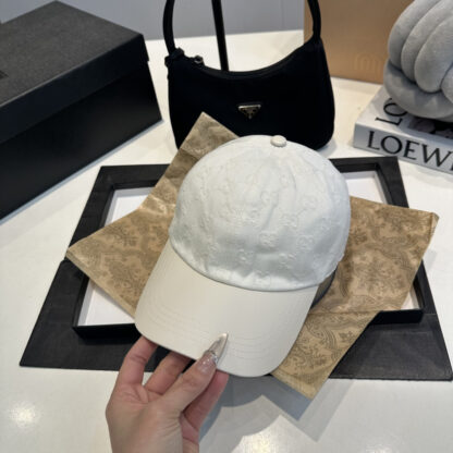 Gucci Spring/Summer Collection Baseball Cap - Image 3