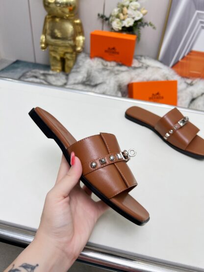 Hermès Spring/Summer new dark brown flat sandals with 1cm heel height - Image 3