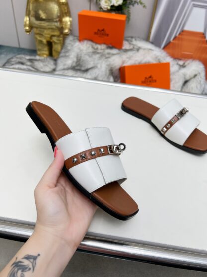 Hermès new spring and summer white and brown color matching flat sandals, heel height 1cm - Image 3