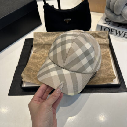 Burberry Simple Fashion Baseball Cap - Image 4