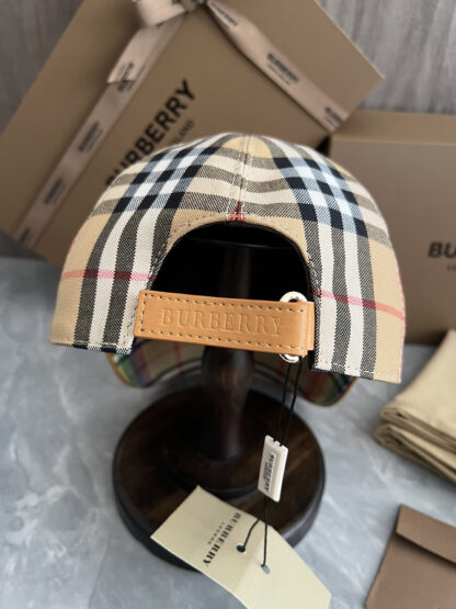 Burberry simple fashion casual baseball cap - Image 4