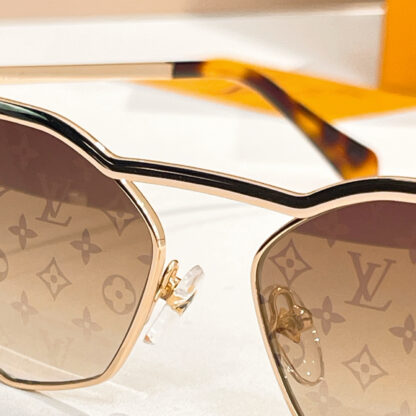LOUIS VUITTON Fashion Sunglasses - Image 4