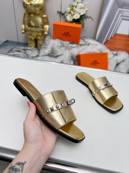 Hermès Spring and Summer new gold and silver buckle flat sandals, heel height 1cm - Image 3