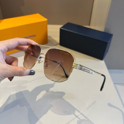 LOUIS VUITTON Fashion Sunglasses - Image 4