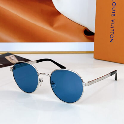 LOUIS VUITTON Fashion Sunglasses - Image 4