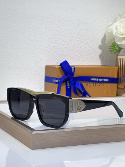 LOUIS VUITTON Fashion Sunglasses - Image 4