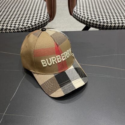 Burberry stylish plaid baseball cap - Image 4