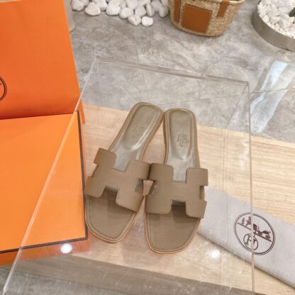 Hermès summer versatile classic gray-brown flat slippers - Image 2