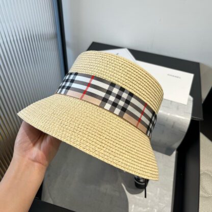 Burberry Bucket Hat Sunshade - Image 4