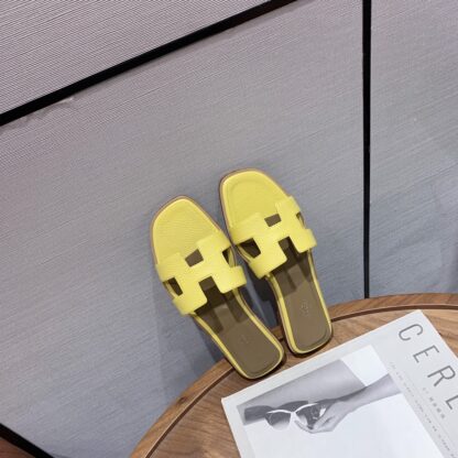 Hermès yellow lychee pattern handmade flat slippers - Image 3