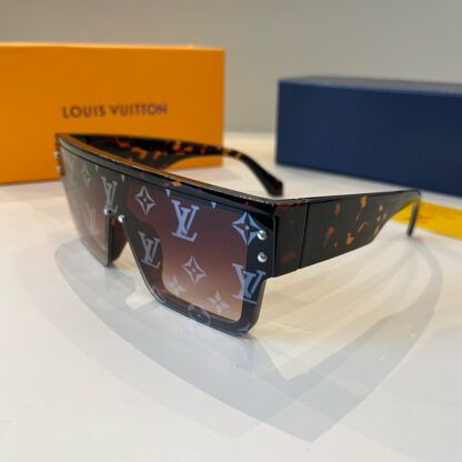 LOUIS VUITTON Fashion Sunglasses - Image 4
