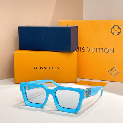 LOUIS VUITTON Fashion Sunglasses - Image 4