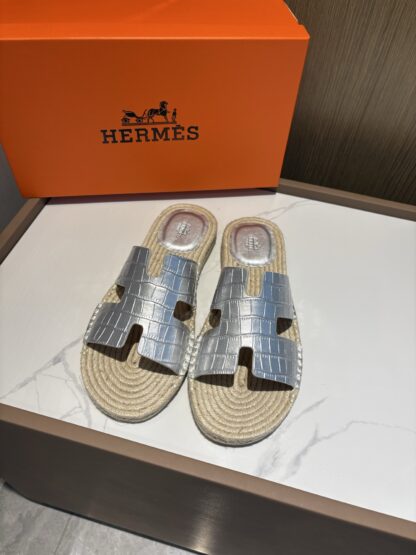 Hermes silver comfortable all-match non-slip breathable casual slippers - Image 3